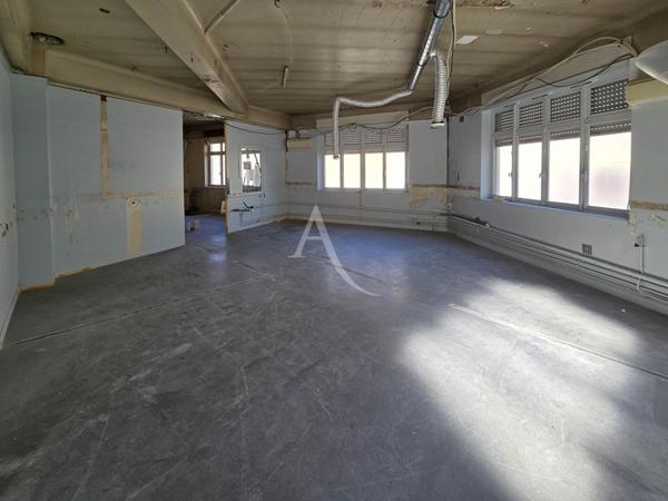 Local commercial / bureaux 224,40 m² ? Centre-ville de Pau Palais des Pyrénées 6 pièces