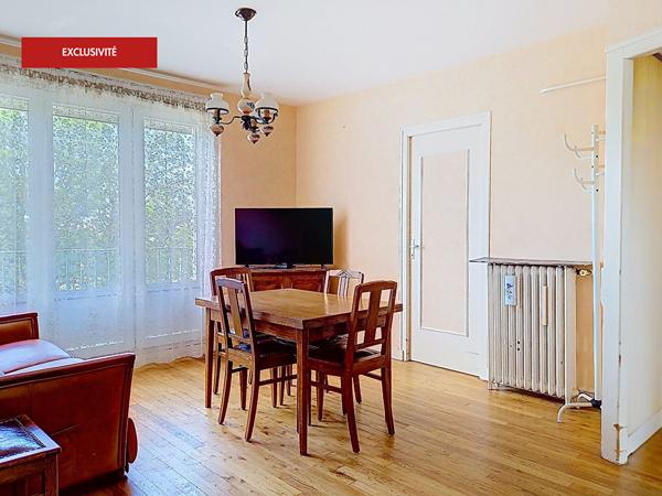 Fougères Centre, Appartement de 4 pièces avec 3 chambres et stationnement facile !