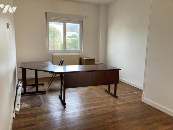 A VENDRE LANDEVANT bourg immeuble pour investisseur -ref 8N