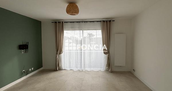 Location Appartement 4 pièces 73.2 m² - ÉTréchy 91580