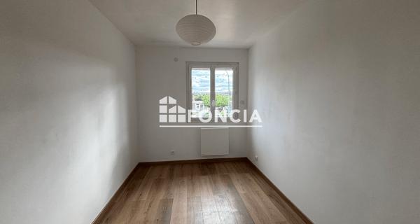 Location Appartement 4 pièces 73.2 m² - ÉTréchy 91580