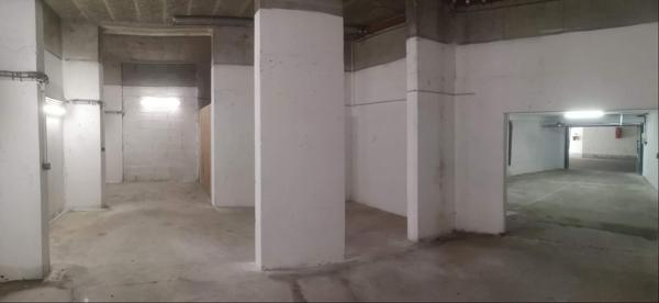 Garage d'environ 115 m²