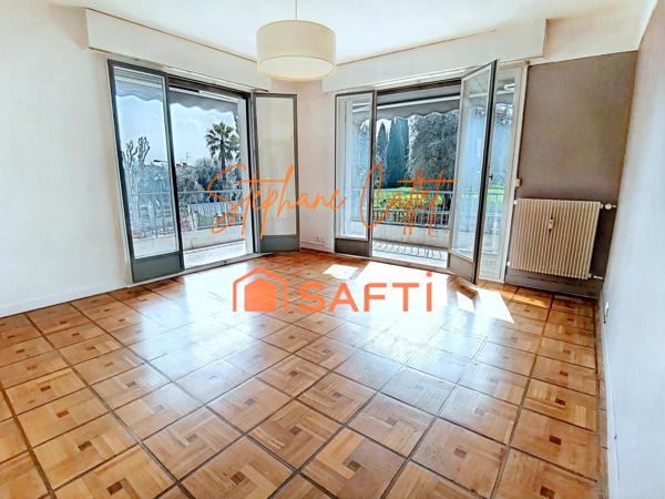 Plein centre avec toutes commodités et écoles à pied