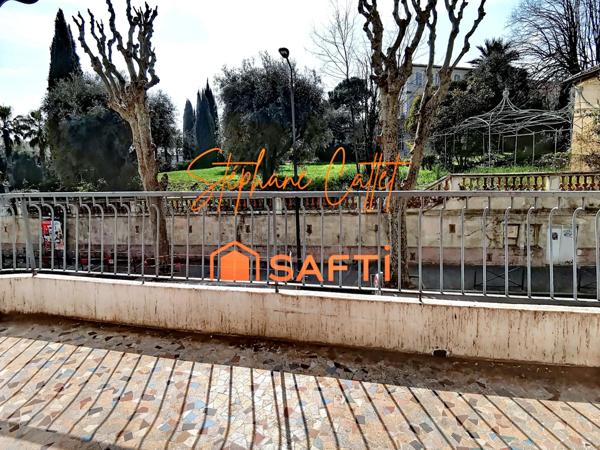 Plein centre avec toutes commodités et écoles à pied