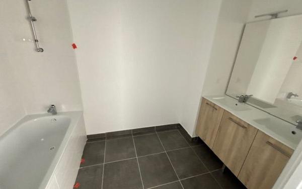 Appartement à louer    4 pièces •  Avignon