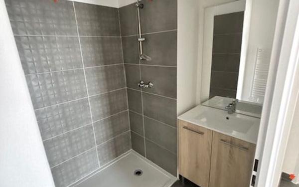 Appartement à louer    4 pièces •  Avignon