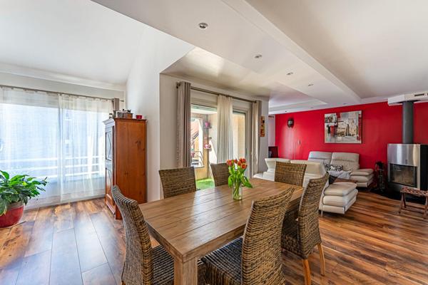 Duplex avec loggia, terrasse et grand garage à Vélizy quartier Le Clos