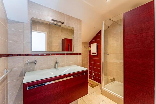 Duplex avec loggia, terrasse et grand garage à Vélizy quartier Le Clos