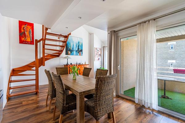 Duplex avec loggia, terrasse et grand garage à Vélizy quartier Le Clos