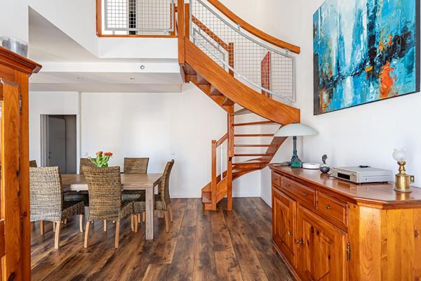 Duplex avec loggia, terrasse et grand garage à Vélizy quartier Le Clos