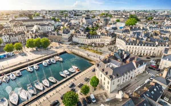 A VENDRE 56 VANNES PORT TRES BEL APPT T3 RENOVE PRESTATIONS DE GRANDE QUALITE - VUE PORT