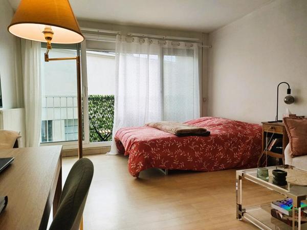 Grand studio 35 m²  Lumineux, balcon   Paris 11e