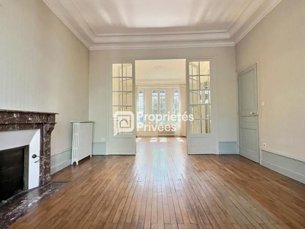 Maison de ville T8 d'env. 236 m2 avec 6 ch, piscine chauffée et garage sur PERIGUEUX (24000)