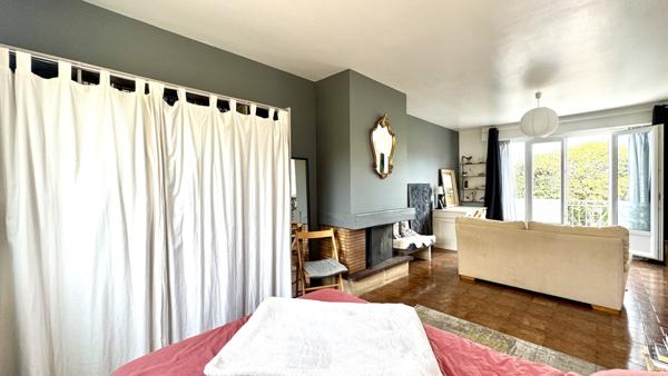 Charmante maison familiale renovee avec soin a seulement quelques minutes en velo du centre-ville, nichee dans un cadre calme et agreable.