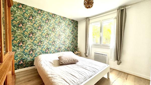 Charmante maison familiale renovee avec soin a seulement quelques minutes en velo du centre-ville, nichee dans un cadre calme et agreable.