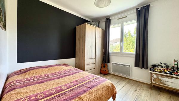 Charmante maison familiale renovee avec soin a seulement quelques minutes en velo du centre-ville, nichee dans un cadre calme et agreable.