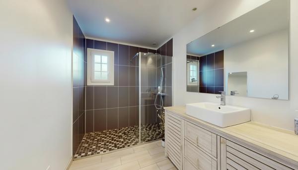 Maison Bassussarry 6 pièces, 4 chambres 149 m2 avec piscine