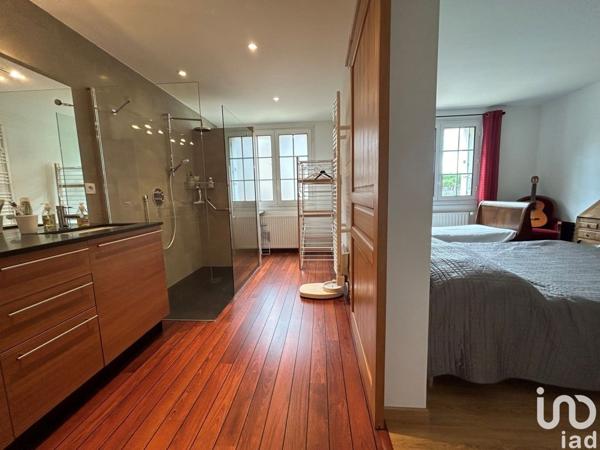 Maison 9 pièces de 400 m² à Seiches-sur-le-Loir (49140)