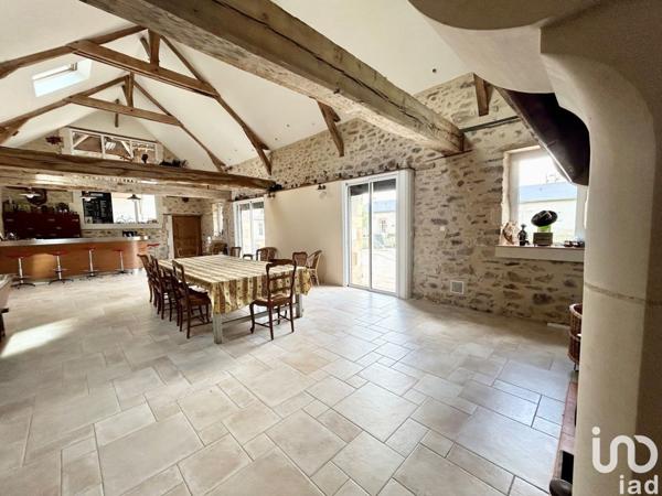 Maison 9 pièces de 400 m² à Seiches-sur-le-Loir (49140)