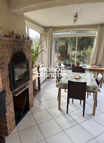 Maison lumineuse avec piscine – 10 000 m² de terrain – Saumur