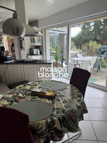 Maison lumineuse avec piscine – 10 000 m² de terrain – Saumur