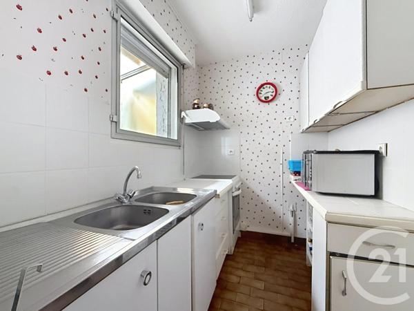 Appartement Studio à vendre  1 pièce - 31 m 2   ST RAPHAEL  - 83