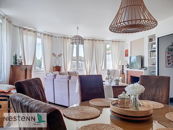 A vendre en plein centre du Gua,  un grand appartement et un local a amenager au rez de chaussee