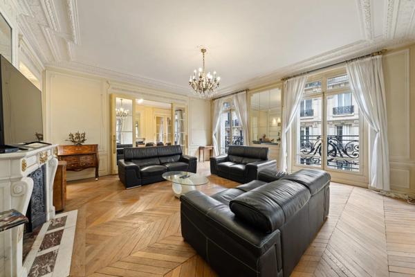 Vente                                                      Appartement
                        
                     8 pièces                      291 m2                     à Paris 17
