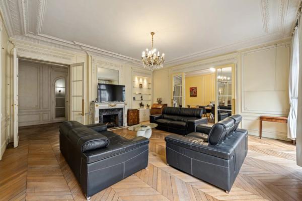 Vente                                                      Appartement
                        
                     8 pièces                      291 m2                     à Paris 17