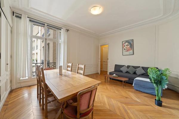 Vente                                                      Appartement
                        
                     8 pièces                      291 m2                     à Paris 17