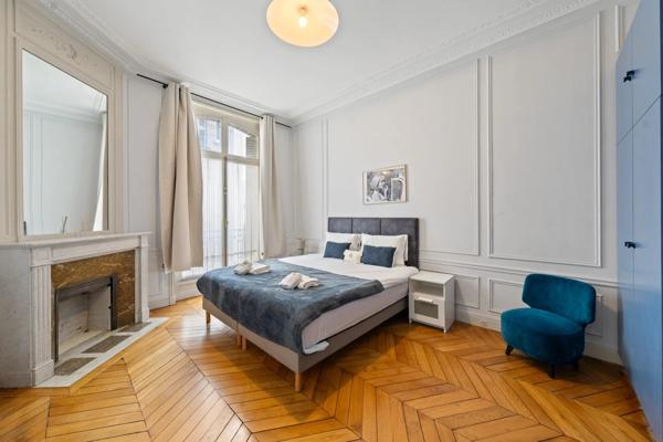 Vente                                                      Appartement
                        
                     8 pièces                      291 m2                     à Paris 17