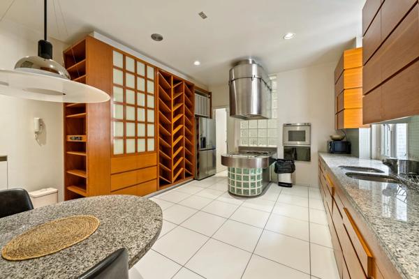 Vente                                                      Appartement
                        
                     8 pièces                      291 m2                     à Paris 17