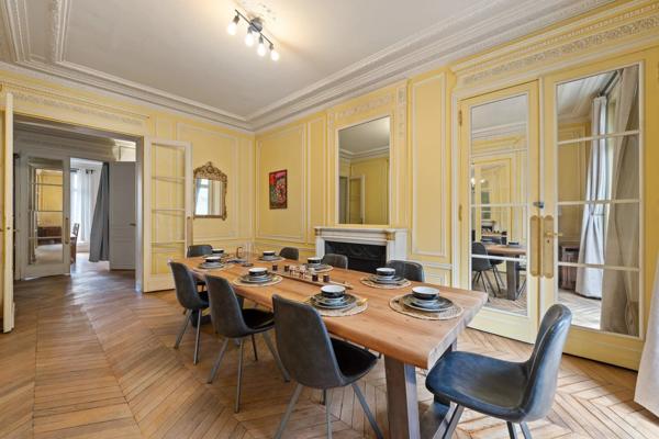 Vente                                                      Appartement
                        
                     8 pièces                      291 m2                     à Paris 17