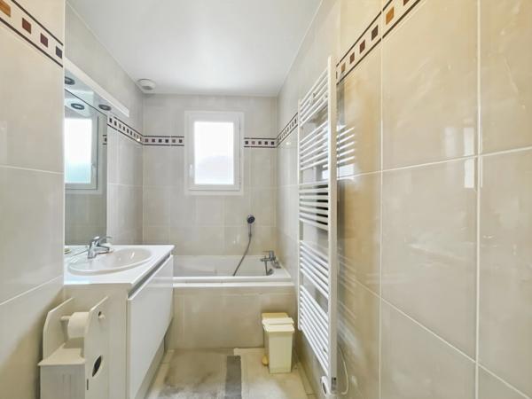 Maison coup de coer à vendre 4 pièces PLAISIR (78) - Maison récente, 3 chambres avec DOUBLE GARAGE- secteur calme et recherché