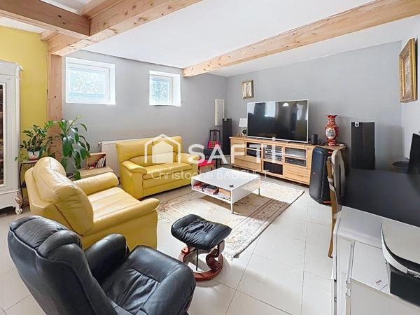 Immeuble d'habitation avec un commerce à Bourg centre