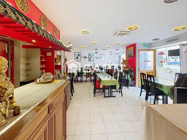 Immeuble d'habitation avec un commerce à Bourg centre