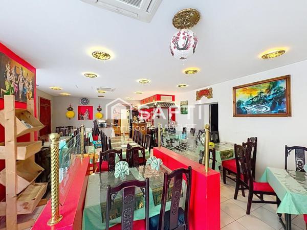 Immeuble d'habitation avec un commerce à Bourg centre