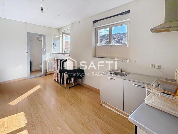 Immeuble d'habitation avec un commerce à Bourg centre