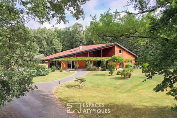 Villa contemporaine et son studio d’artiste au coeur de la nature boisée