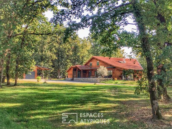 Villa contemporaine et son studio d’artiste au coeur de la nature boisée