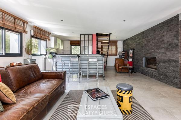 Villa contemporaine et son studio d’artiste au coeur de la nature boisée