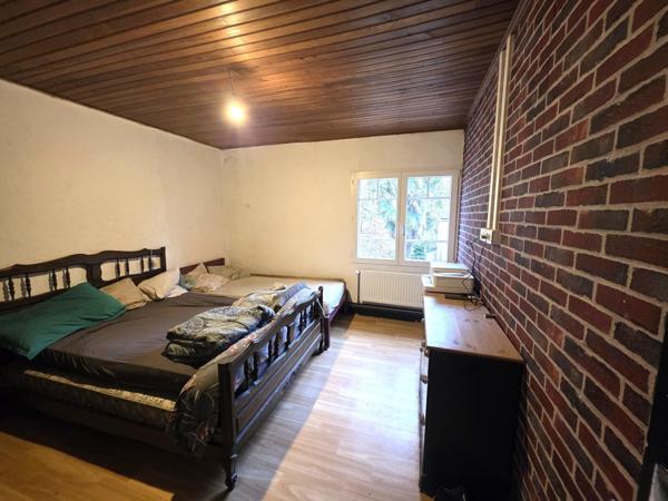 En coeur de bourg, Maison traditionnelle, son garage de 100m² et son terrain !