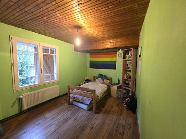 En coeur de bourg, Maison traditionnelle, son garage de 100m² et son terrain !