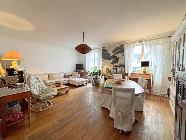 Appartement Lumineux, proximité commerces, T3 de 84,40m² avec volume et configuration d'un T4 à Brest(29)-Quartier Siam-Harteloire