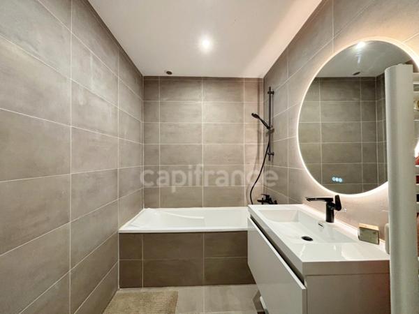 Appartement Lumineux, proximité commerces, T3 de 84,40m² avec volume et configuration d'un T4 à Brest(29)-Quartier Siam-Harteloire