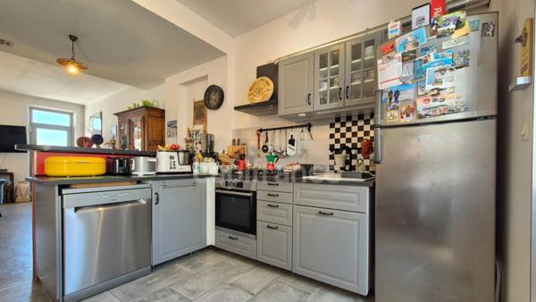 A vendre ETAMPES (91), Proche centre-ville, Charmante Meulière de 5 pièces sur sous-sol avec cour et garage.