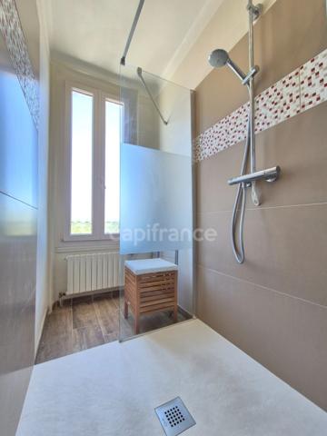 A vendre ETAMPES (91), Proche centre-ville, Charmante Meulière de 5 pièces sur sous-sol avec cour et garage.