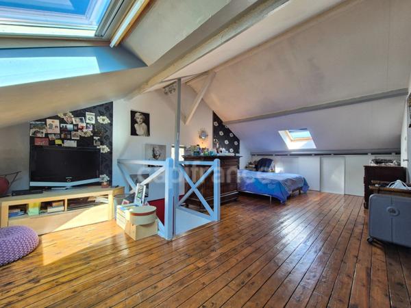 A vendre ETAMPES (91), Proche centre-ville, Charmante Meulière de 5 pièces sur sous-sol avec cour et garage.