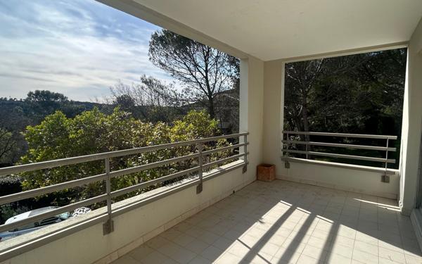 Appartement à louer    2 pièces • 45 m2 Nîmes