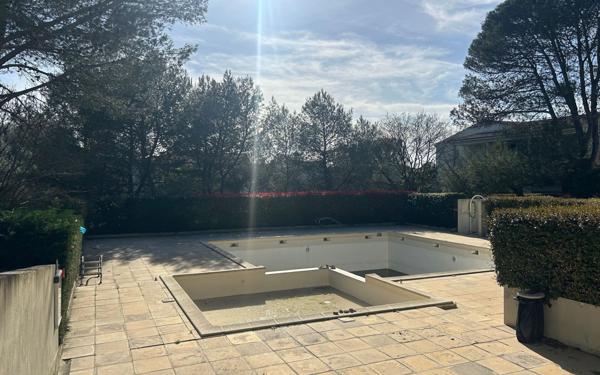 Appartement à louer    2 pièces • 45 m2 Nîmes